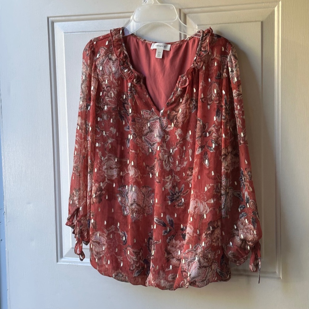 Pretty Tamara H Rust Colored Flowers & gold accents. Blouse. Size S/P.